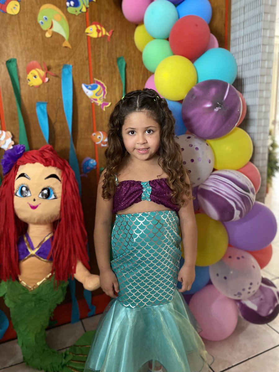 rcnavas's tweet photo. Esta es mi hija, Luisita, tiene 6 años, su madre la retiene en algún lugar de los Estados Unidos en contra de su voluntad y la mantiene incomunicada desde el 31 de Agosto. 
Si alguien la ve, díganle que su papá y su hermano la aman y que la estamos buscando…
🧵 https://t.co/egHUqnv6xF