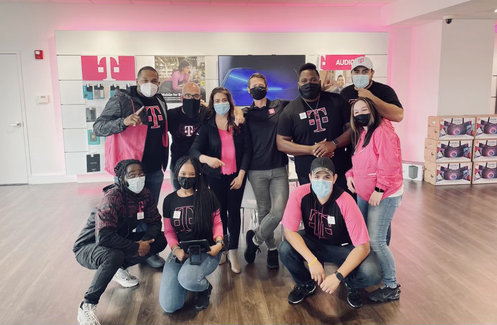 POWERHOUSE IN #NewEngland PEOPLE CONNECTING PEOPLE GETTING. #UNCARRIER #LOYALTY <a href="/TheRealRuff/">David Ruff</a> <a href="/belsky1127/">Alexander Belsky</a> <a href="/wwhiteheadiii/">Will Whitehead</a> <a href="/BeastoSupremo/">El_Beasto_Supremo!</a> <a href="/Samir_fl/">Samir Boulos</a> @Amna_tfb THE FUTURE IS SO BRIGHT !
