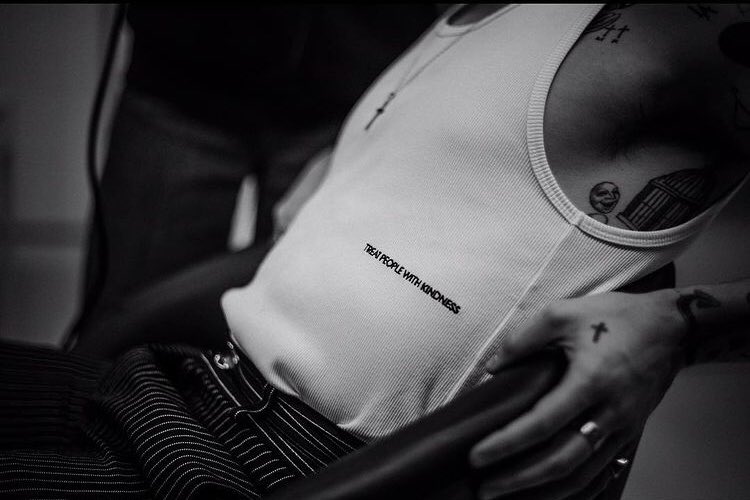 harry being sexy tweet media