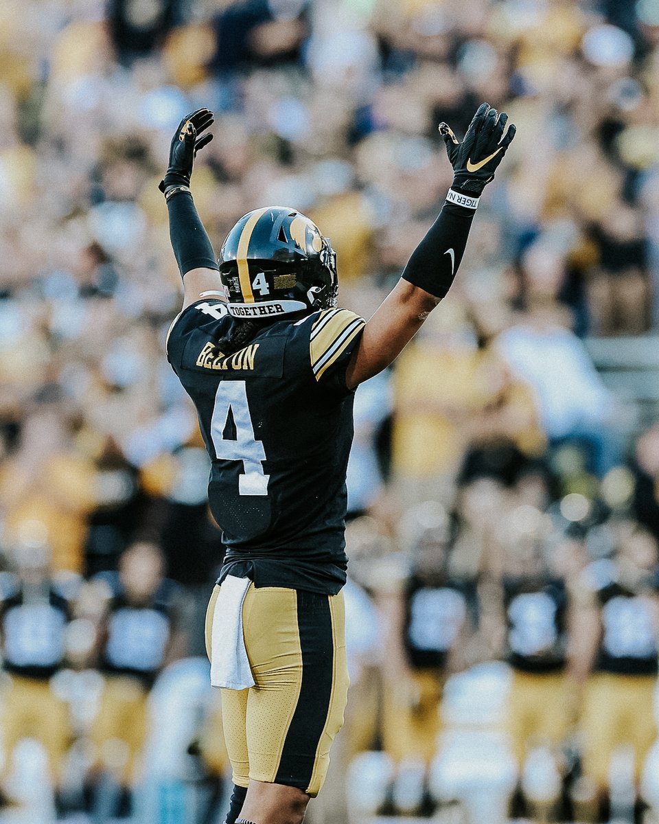 TheIowaHawkeyes's tweet photo. 4-0. 

#Hawkeyes https://t.co/42HFJ4QY2n