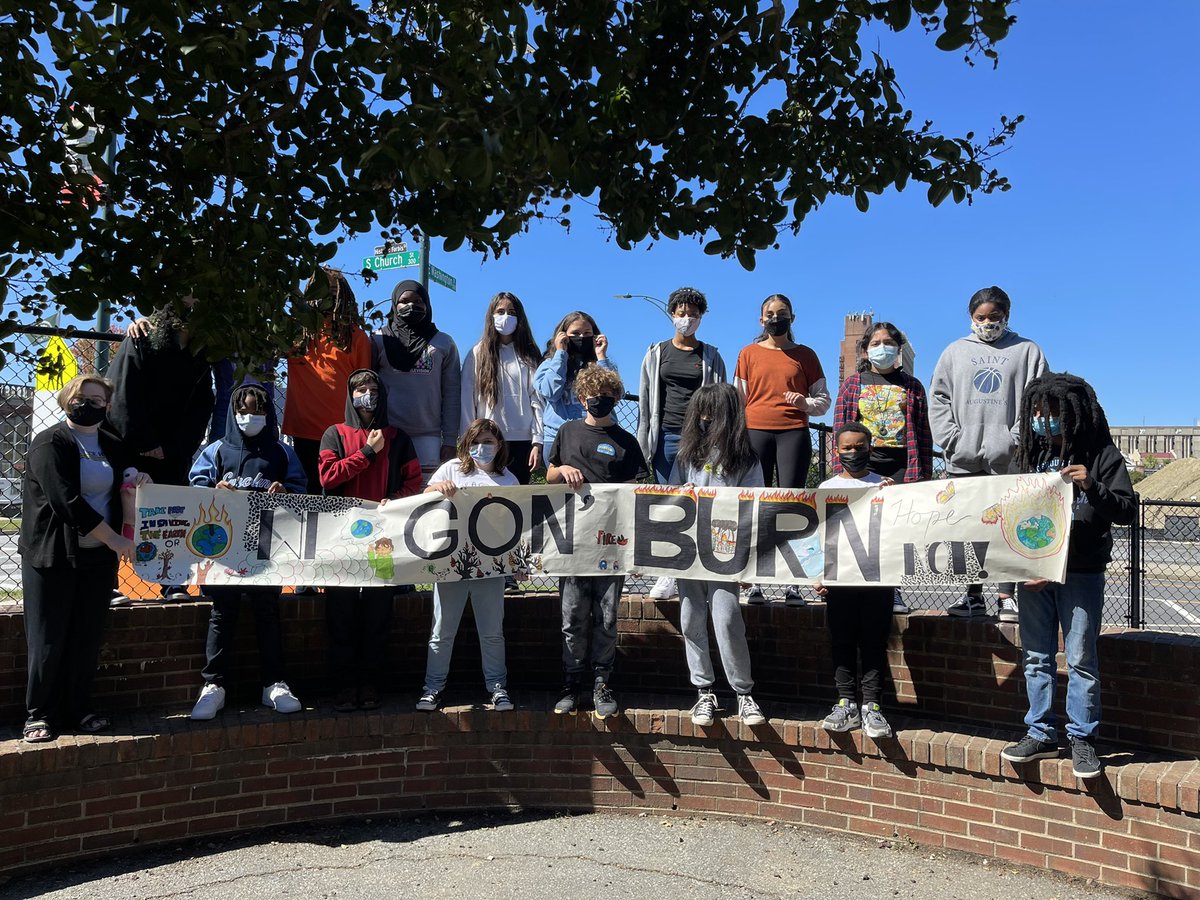 Sincecombahee's tweet photo. #UprootTheSystem: Gratitude for #TheExperientialSchoolOfGreensboro students for their participation in 9/24/21 #GlobalClimateStrike. The US is the world’s 2nd largest polluter. This is what #planetarycitizenship looks like. https://t.co/v734dELA8J