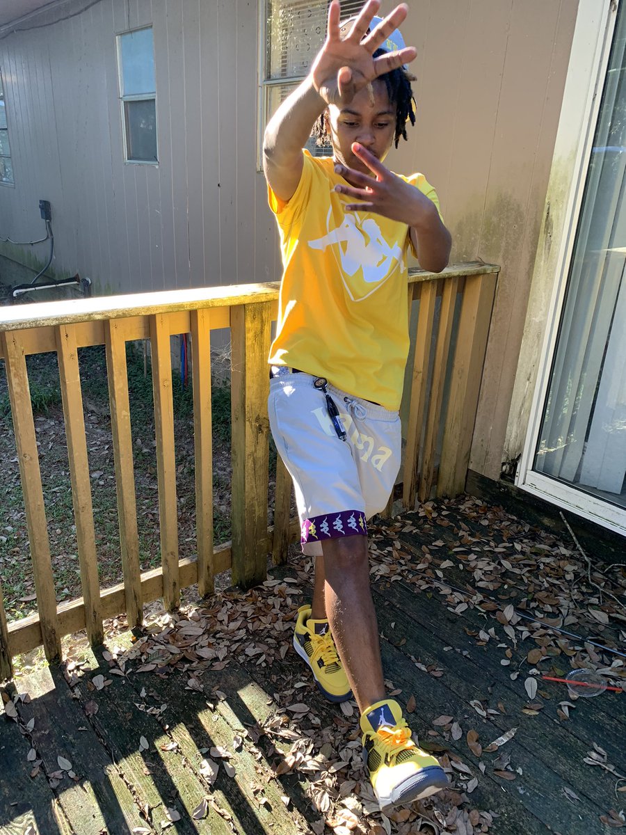 DrankGod4400's tweet image. From cross them tracks where everything live 🌙💛💯 #LLMoon