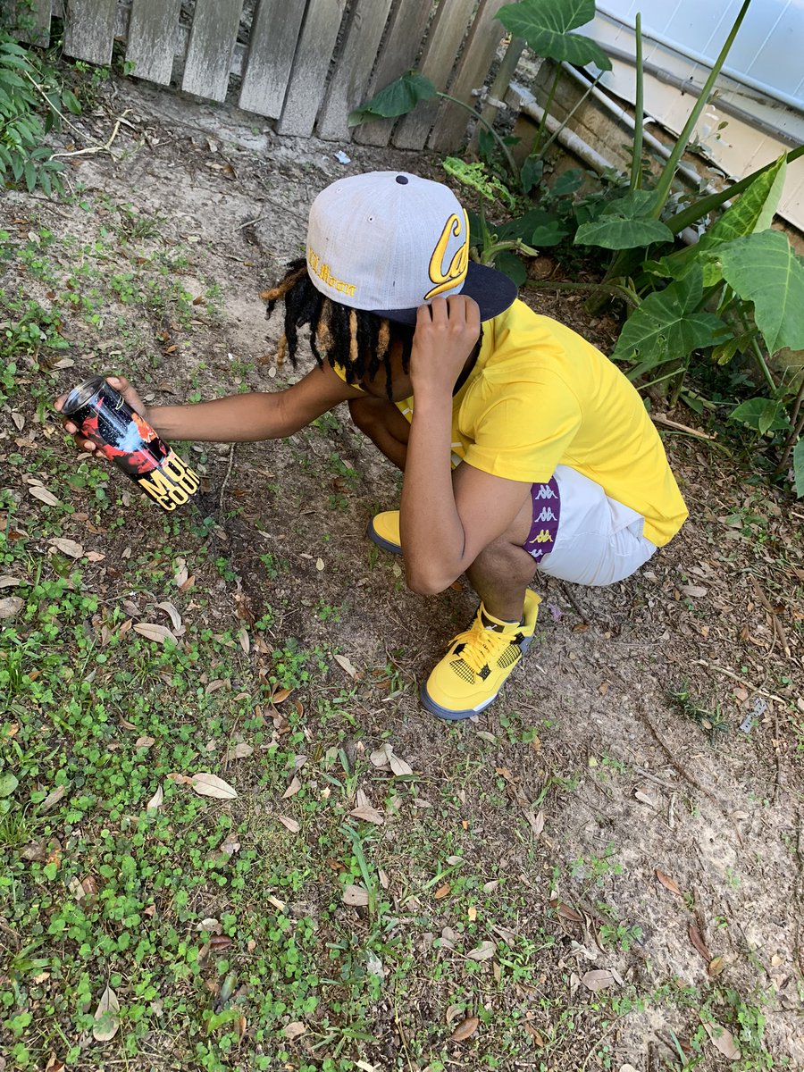 DrankGod4400's tweet image. From cross them tracks where everything live 🌙💛💯 #LLMoon