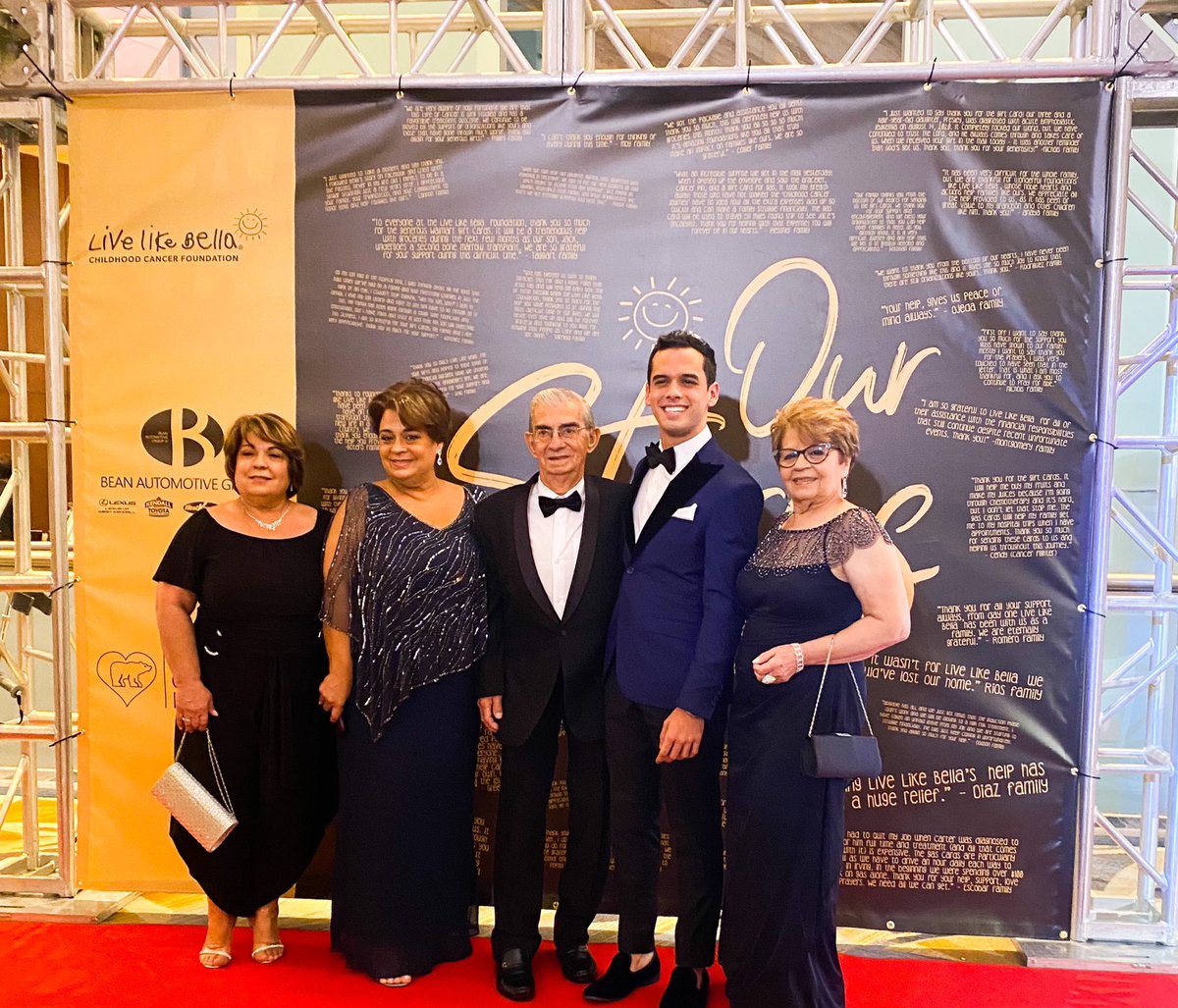 LiveLikeBella's tweet image. And so it begins! Guest are starting to arrive and are making their way to cocktail hour. 
#BellasBall2021