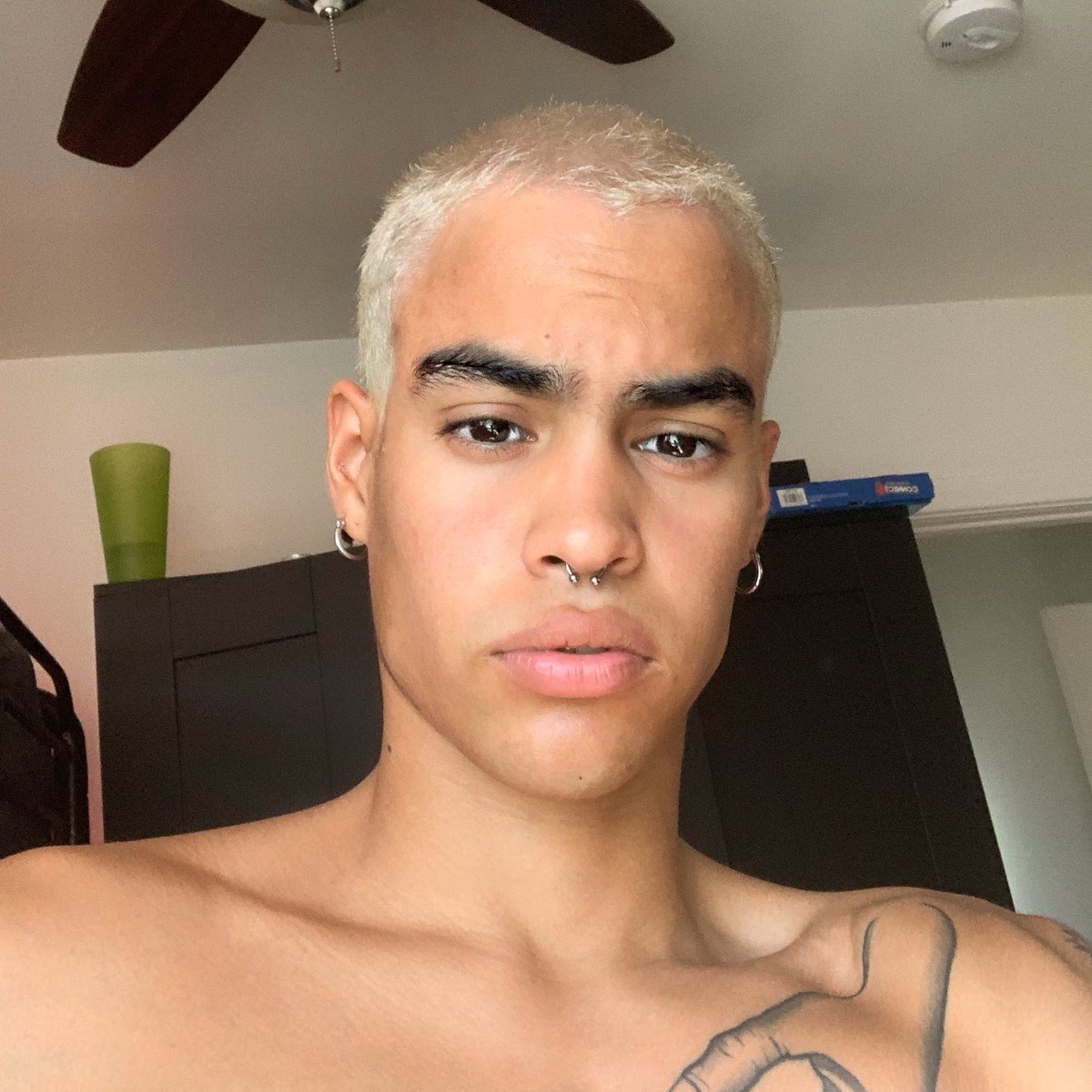 Edwin_Honoret's tweet photo. I tripped and fell into a bucket of bleach https://t.co/jhpyQ1hNUz