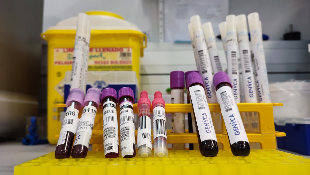 Farmacogenética 💊🧬🩺
En estas muestras estamos haciendo el estudio del gen DPYD, con el que podremos decirle al oncólogo qué dosis debe administrar para evitar los efectos adversos en el paciente.
.
#farmacogenetica #efectosadversos #capecitabina #DPYD #farmaciahospitalaria