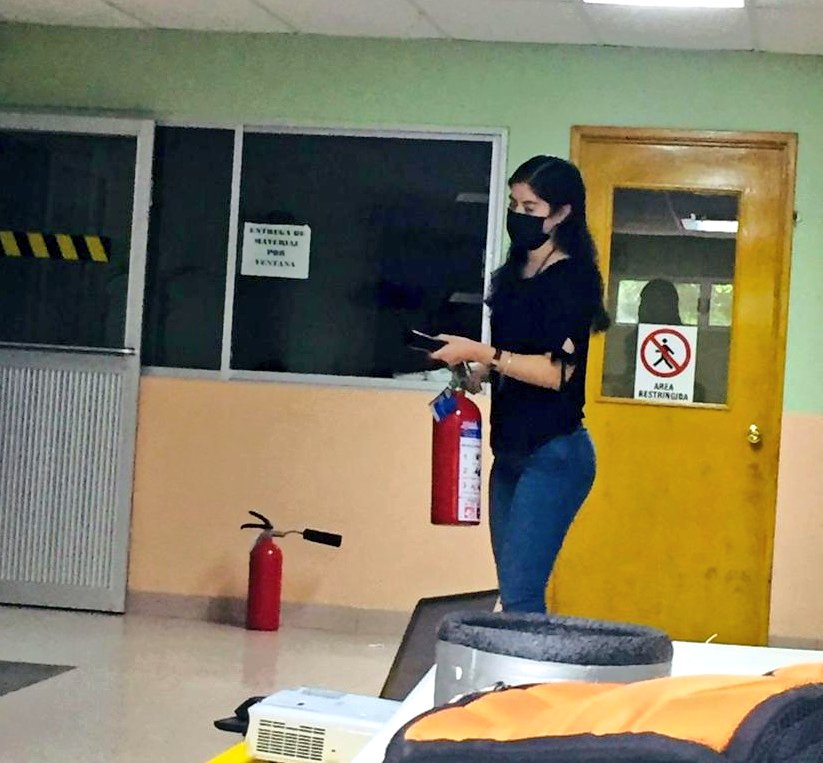 jesusjfierro's tweet photo. La importancia de contar con un extintor en buen estado y saber utilizarlo, Es vida!
En la empresa todos debemos ser héroes de la seguridad! 🦸🏼♂️🦸🏻♀️🦸🏿 #PREVENCIÓN #UsoDeExtintores🧯
#Brigadistas ⛑ https://t.co/P3WwQxqCVX