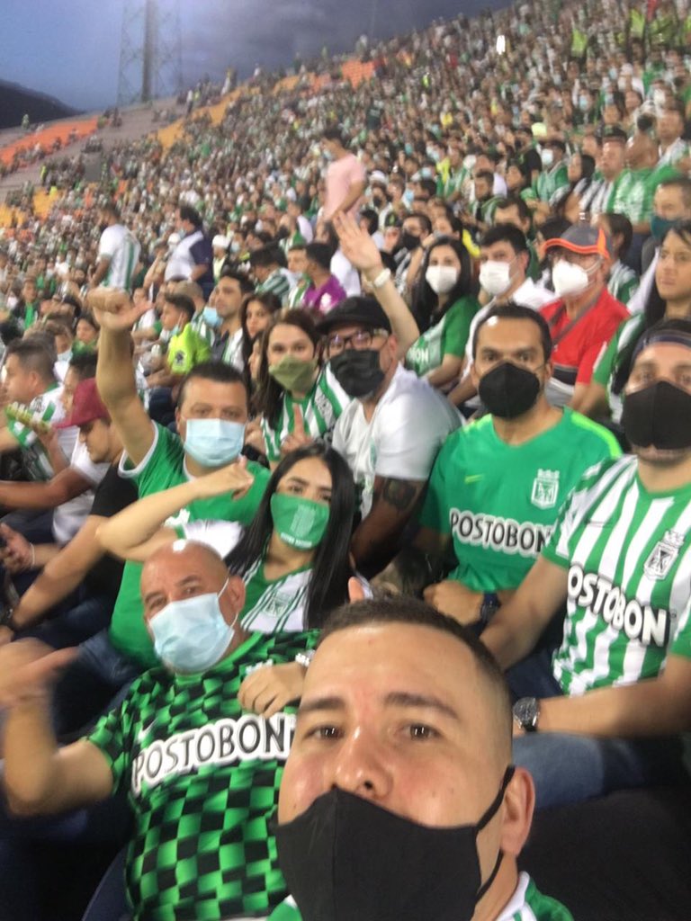 Desde la tribuna oriental del Atanasio Girardot, Medellín <a href="/barraquel54/">barraquel54Oficial</a> <a href="/nacionaloficial/">Atlético Nacional</a> Mi verde sos todo lo que yo quiero sos mi alegría….