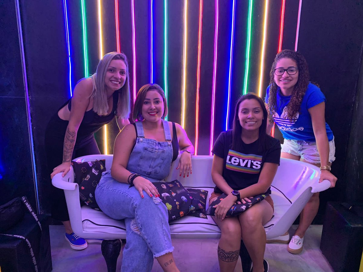AnapaulaPcd's tweet photo. Bday da Thutu simpatia 🥳🌈🦄 #Ativar https://t.co/roUdJk6iXf