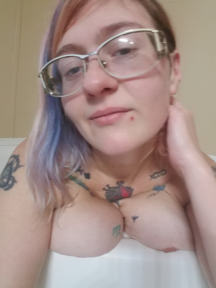 DavisShadoe's tweet photo. Gotta love a hot bath ;) #sexy #dirty #slutty #milf #tattooedbitch #bigtittygoth #tittyshot #sellingcontent #bbc #bwc https://t.co/umZxnkBSBm