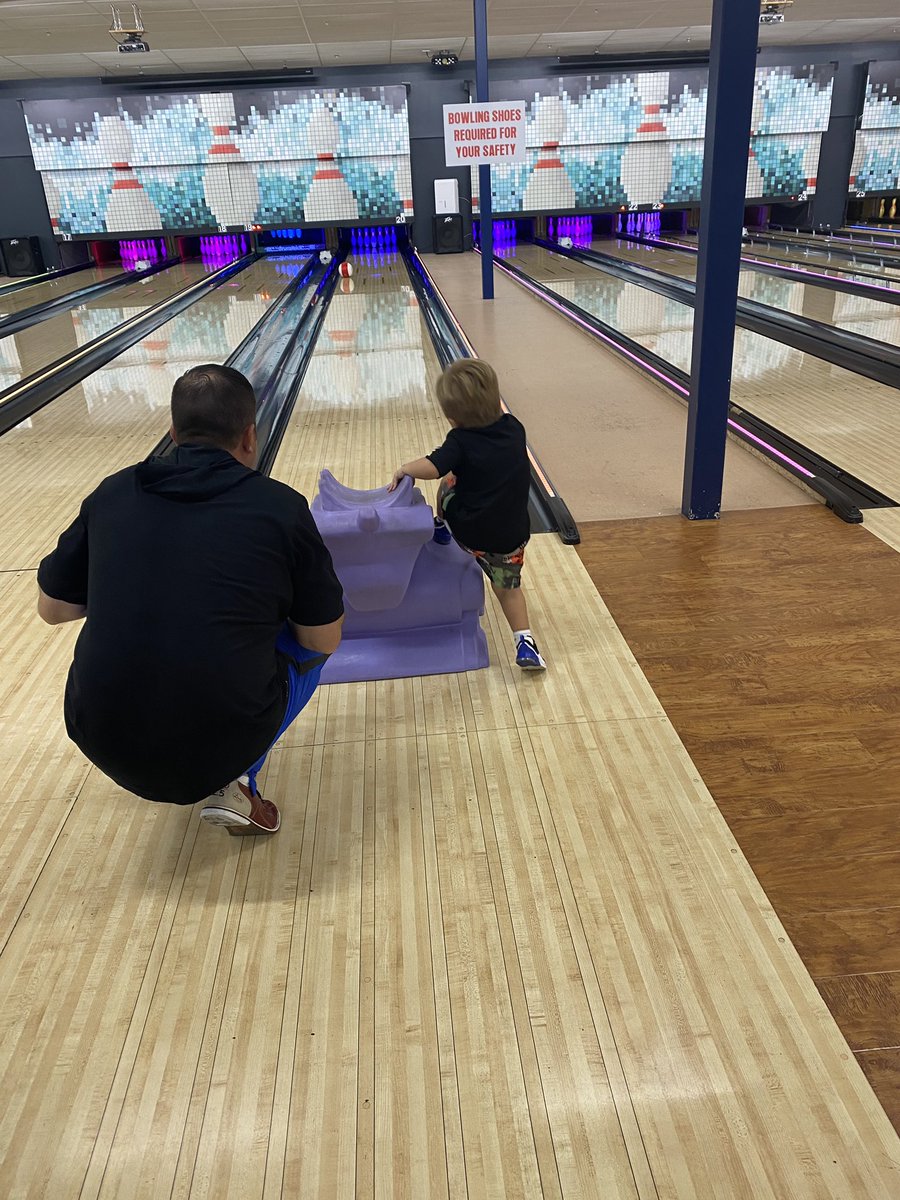 minsell's tweet image. Great Day with #Future on campus and bowling with #ClarkRichmond #Family