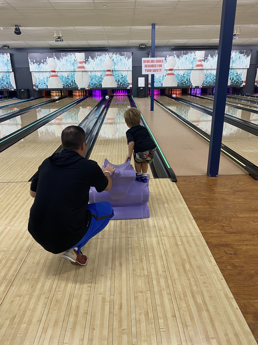 minsell's tweet image. Great Day with #Future on campus and bowling with #ClarkRichmond #Family