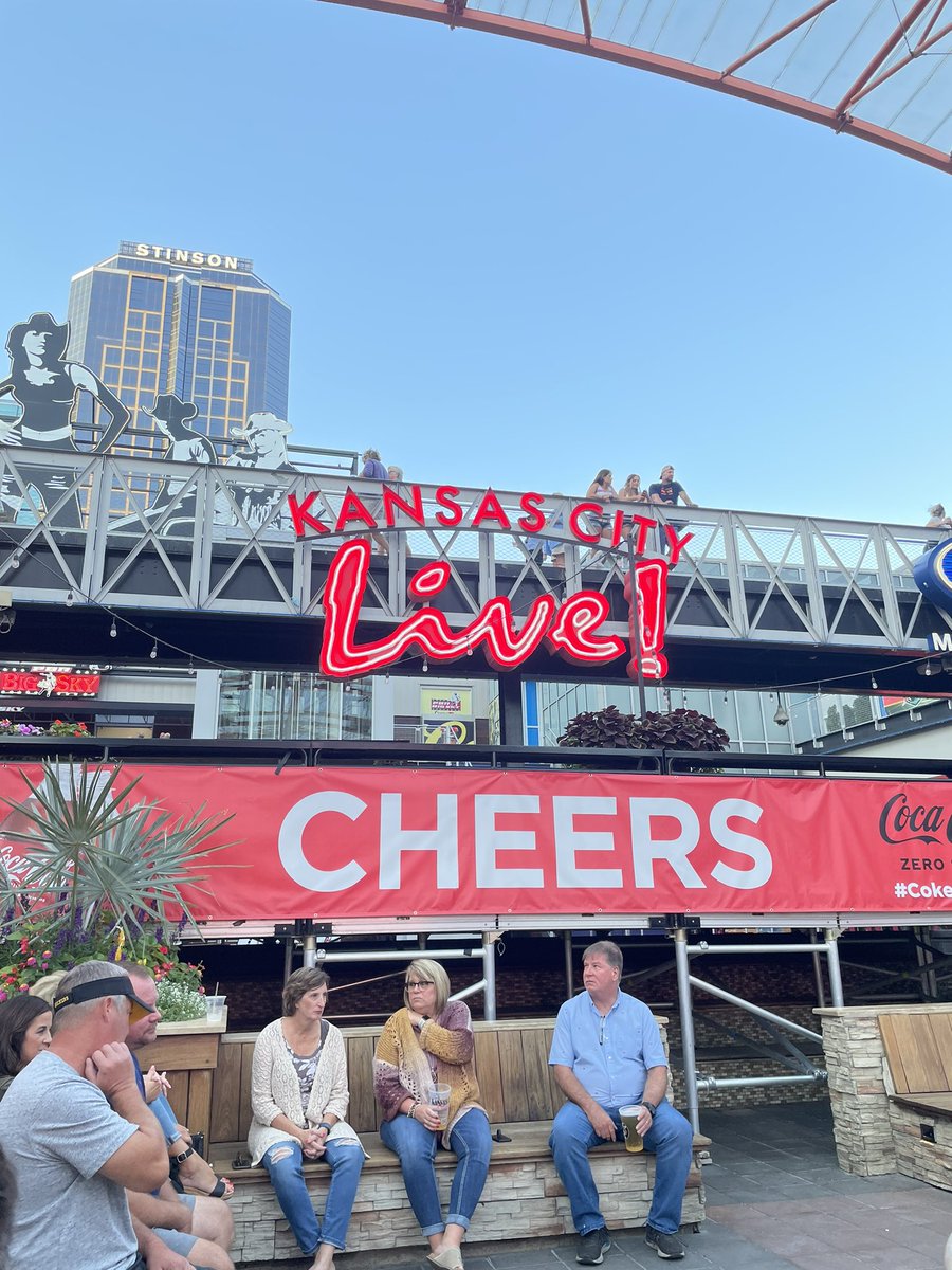 Truly18's tweet photo. Just at KC Live for the first time hoping to see @WestonBergmann https://t.co/uxMqeZsqVq