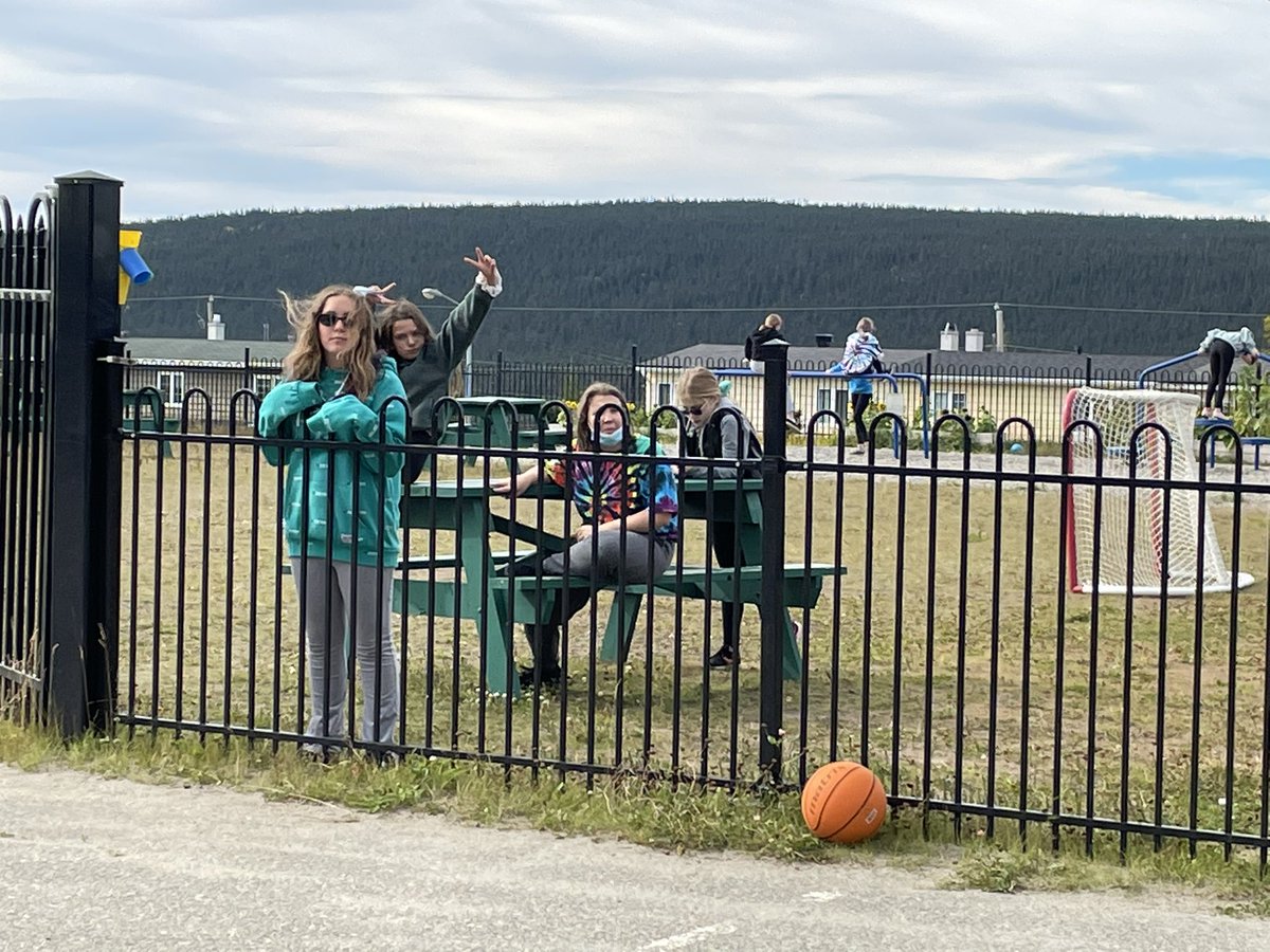 MmeDStanley's tweet photo. #enjoyingfall #PhysicalActivity #neededamaskbreak #jrsmiddleschool #largeLabradorDay #beautifulBigLand https://t.co/CQP1HyCUCL