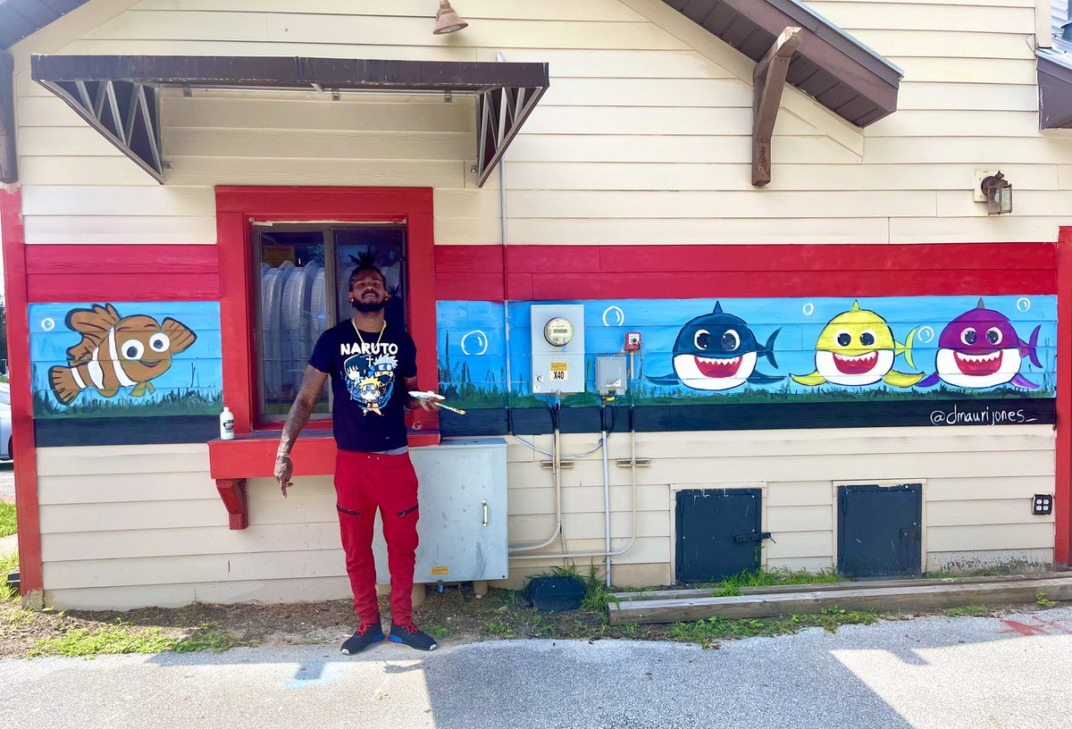 DMauriJones352's tweet photo. ❌♨️🚨 New addition to the Crab Stop of Leesburg! Y’all be sure to peep the scene! Thank you for watching! God bless you 🎨🔥🦀🤞🏾⁣⁣
•⁣⁣⁣⁣
•⁣⁣⁣⁣
#dmaurijones #dmaurijonesart #supaent #supa #commissionwork #art #artviral #painter #artislife #entrepreneur #artistupnext https://t.co/CIyxFsRUr1