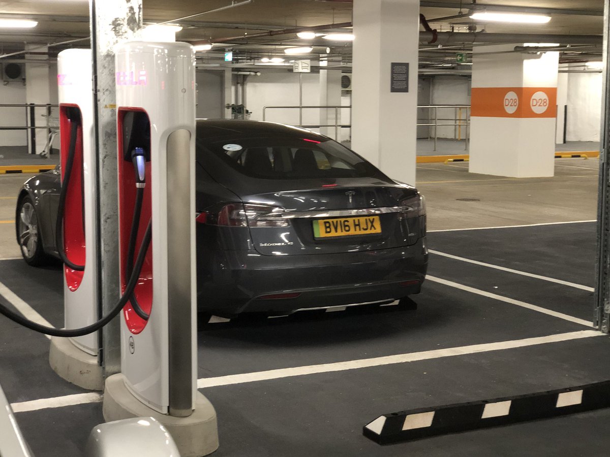 GabrielVaraljay's tweet photo. #uberExec #tesla #supercharger #modelS #canarywharf https://t.co/P2H8kPzpid