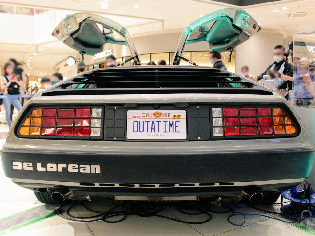 ｙｓ １１ 9 25 土 イオンモール上尾で9 26 日 まで開催中の デロリアン撮影会 にて バック トゥ ザ フューチャー 風に少しカスタムされていました T Co Blrfitnaxk Ageo 上尾 Aeon イオン Delorean デロリアン Bttf バック
