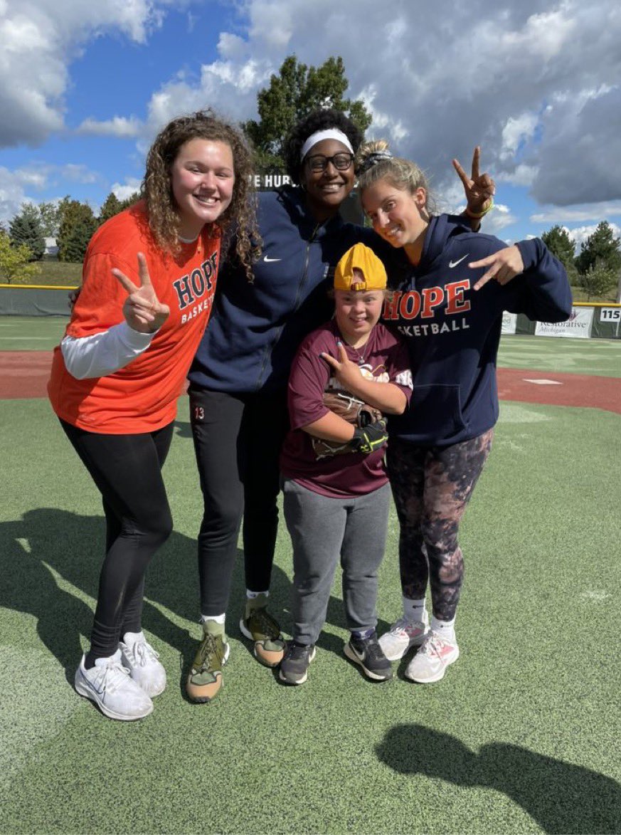 HopeCollegeWBB's tweet photo. It was an absolute honor to serve at West Michigan Miracle League today! We had a blast and made a ton of new friends - we think they’re the coolest! ⚾️🏀We’re already counting down the days until next year! @MiracleLeagueTC https://t.co/zFi51aOfpZ