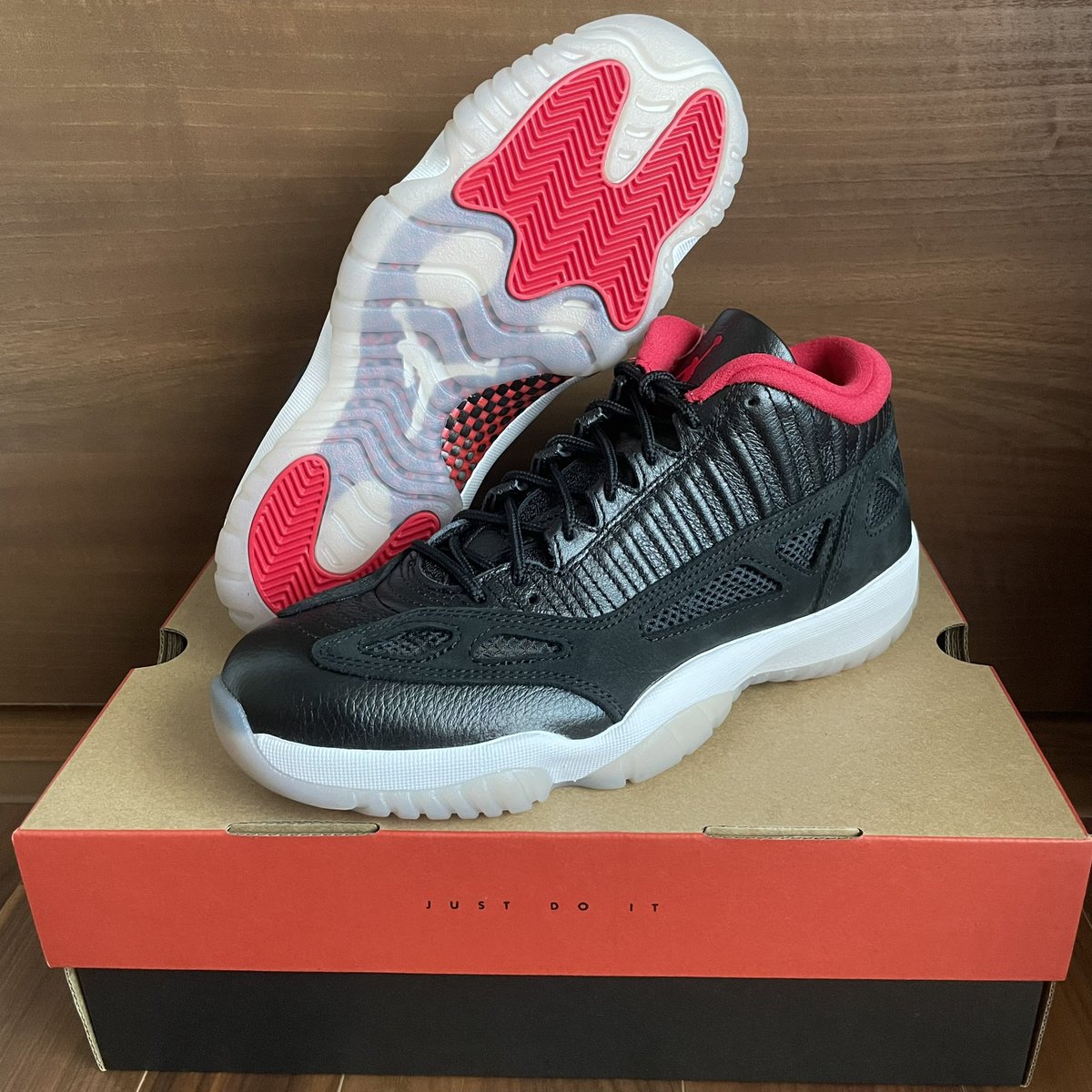 dubkicks00's tweet photo. 🏀#10/2021

AIR JORDAN 11 RETRO LOW IE
US_8.5  cm_26.5
BLACK/TRUE RED-MULTI-COLOR
919712 023

#BasketBallKicks #NiceKicks #MyCollection #KicksCollection #AirJordan #AJ #Jordan #Nike #NikeBasketBall #dubkicks00 https://t.co/AqIb8e52k7