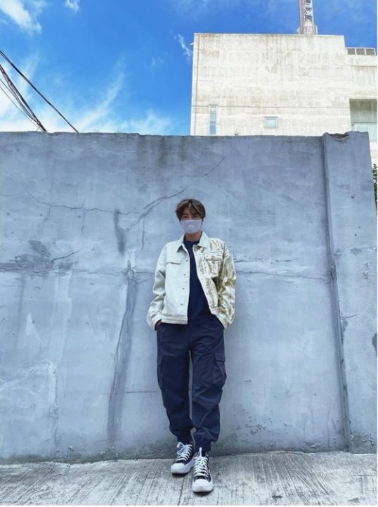 nsprtnwh's tweet photo. (09/26/21) Infinite Maknae Lee Songjong ig post 💛

#INFINITE 
@woollimTHELIVE @Official_IFNT https://t.co/ZhBTD9UHGm