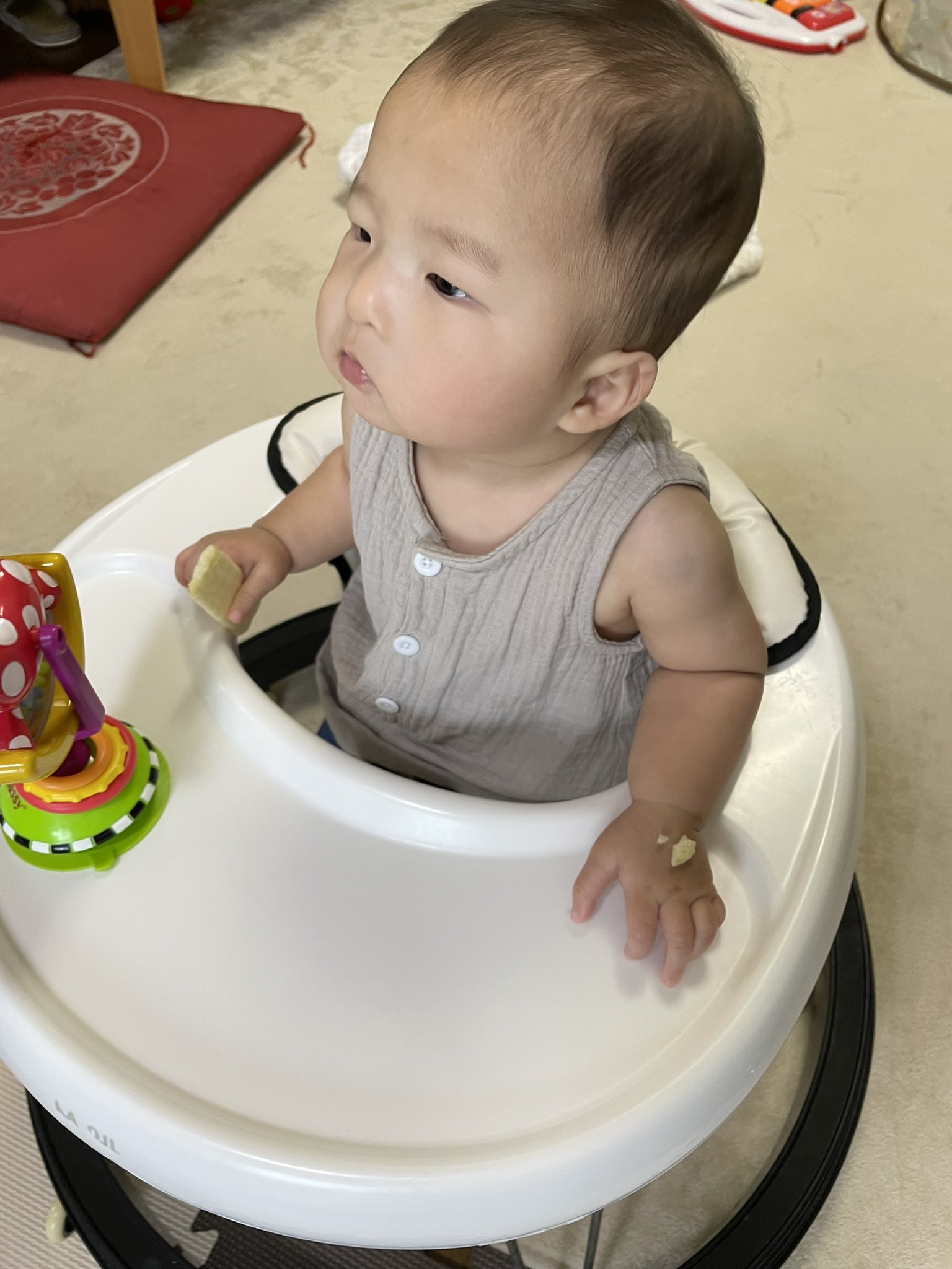 理央 たのしい子育て お風呂で重宝 4 スイマーバ 湯船に入れる1ヶ月くらいから 一秒たりとも目が離せないという欠点はあるけど 泳がせている間に大人も身体洗うくらいはできるし かかりきりにならなくて良い それまで抱っこで湯船に入れてた