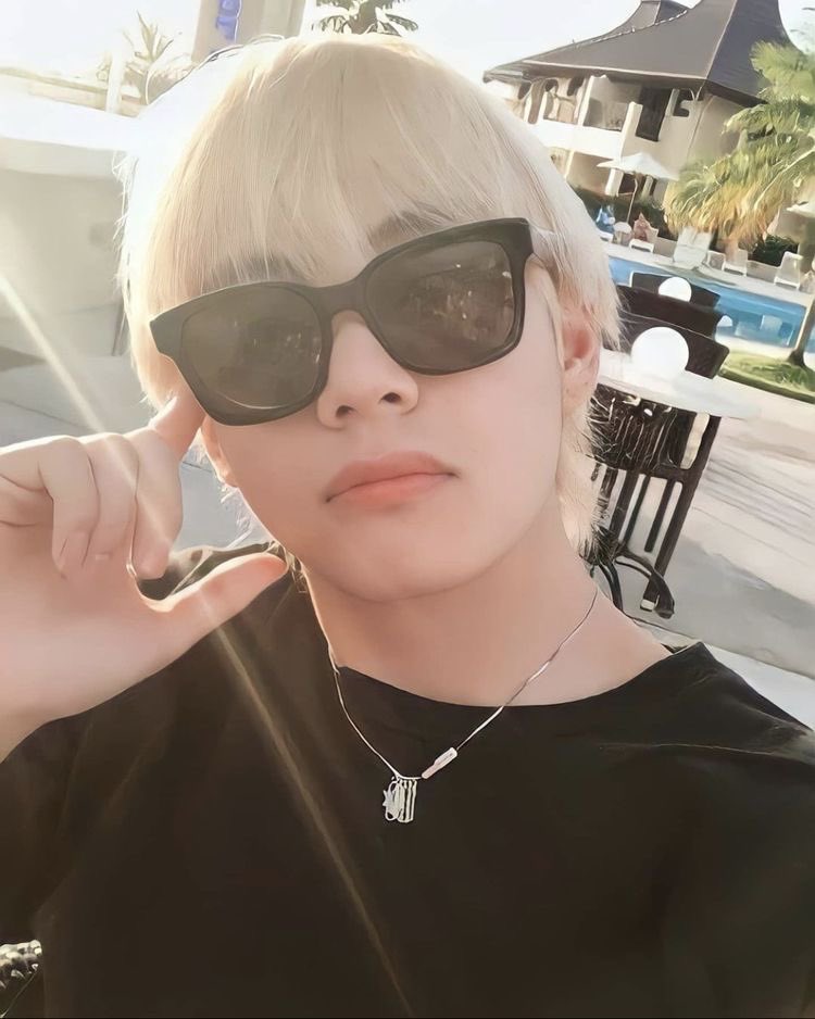 daily taehyung selca (@dailytaeselca) on Twitter photo 