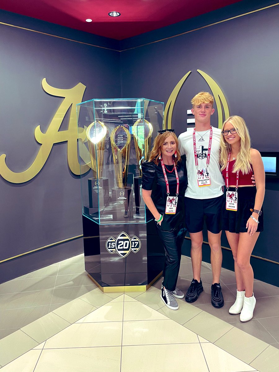 HaydenGarrisonn's tweet photo. Great day at The University Of Alabama!🐘
@ChelseaHornets @GoodwinCoach @freddierch8 https://t.co/lGzqRATlea