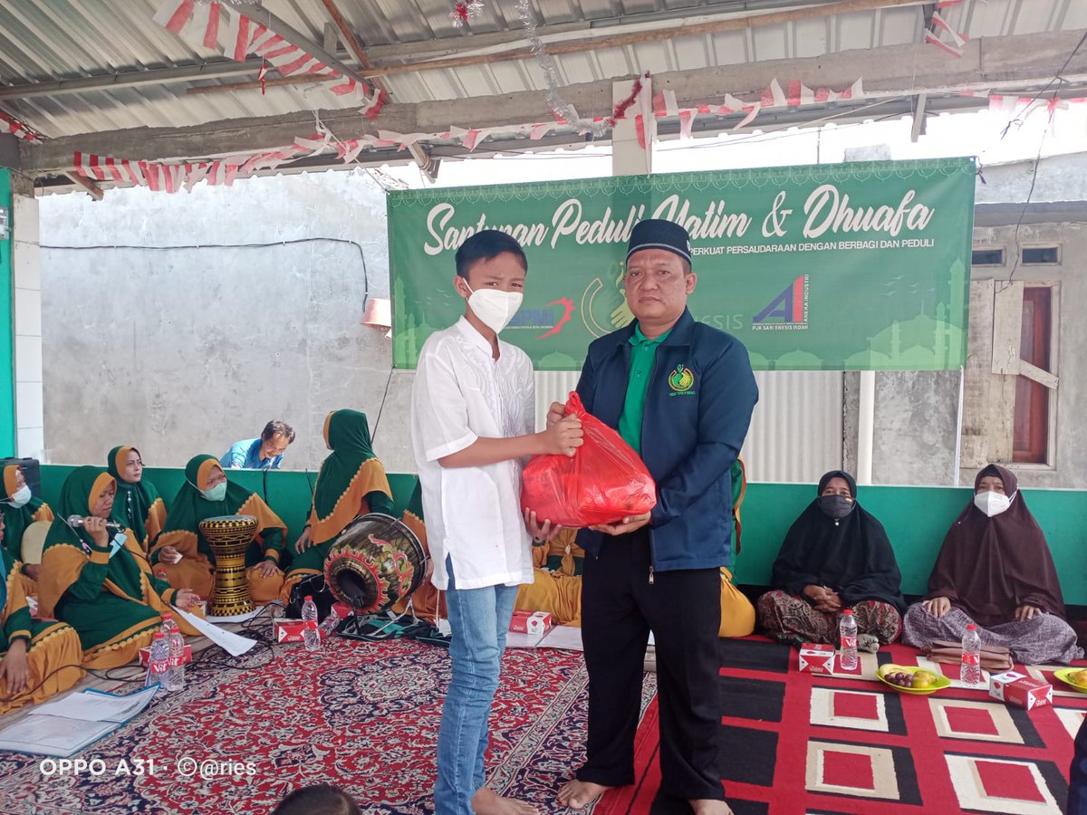FSPMI_KSPI's tweet photo. Hidup cuma sekali, tak ada kata hari libur untuk berbagi kebaikan. 

Hari ini PUK SPAI FSPMI PT. SARI ENESIS INDAH menggelar Santunan Yatim dan Dhuafa untuk masyarakat yang membutuhkan (26/9). 

Panjang Umur Kebaikan #GueFSPMI 💪💪 https://t.co/wngpkpo6Sp