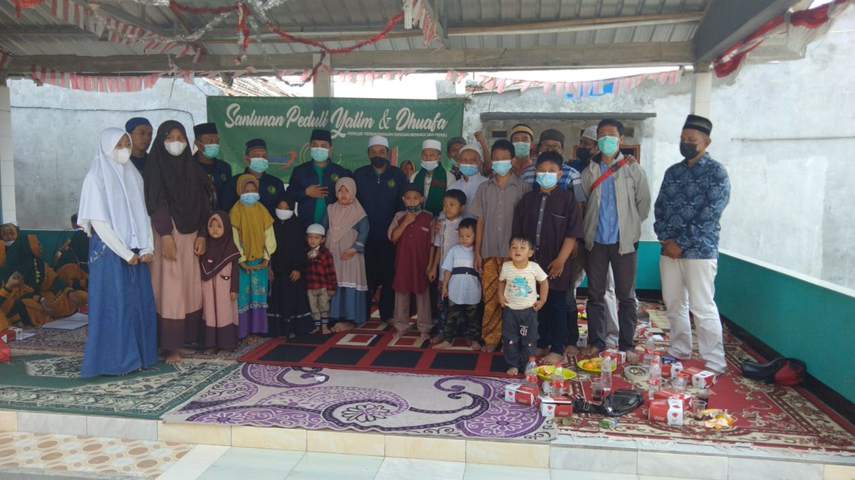 FSPMI_KSPI's tweet photo. Hidup cuma sekali, tak ada kata hari libur untuk berbagi kebaikan. 

Hari ini PUK SPAI FSPMI PT. SARI ENESIS INDAH menggelar Santunan Yatim dan Dhuafa untuk masyarakat yang membutuhkan (26/9). 

Panjang Umur Kebaikan #GueFSPMI 💪💪 https://t.co/wngpkpo6Sp