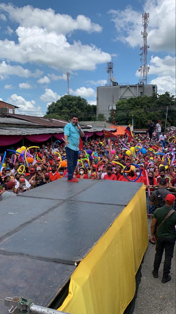 ¡Gracias Mérida por tanto amor!

Extraordinario acto de Juramentación del Comando de Campaña "Aristóbulo Istúriz" en la ciudad de El Vigía, con nuestro camarada vicepdte del <a href="/PartidoPSUV/">PSUV</a>, <a href="/dcabellor/">Diosdado Cabello R</a>, Mario Silva, Pedro Infante y Nicolás Maduro Guerra, de la dirección nacional.