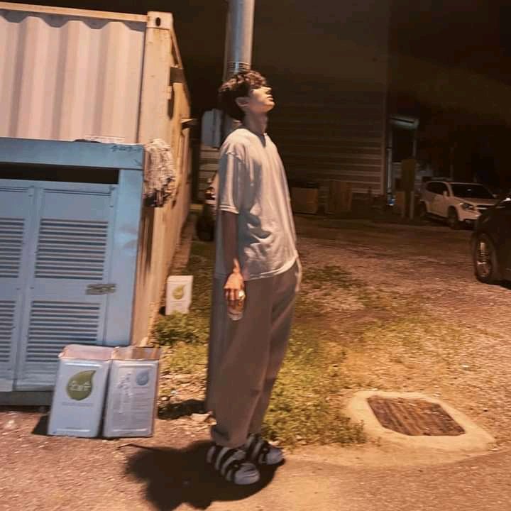 blvejjl00's tweet photo. late night walks with you,
that is all i dream for. https://t.co/O0XWT5dsWJ