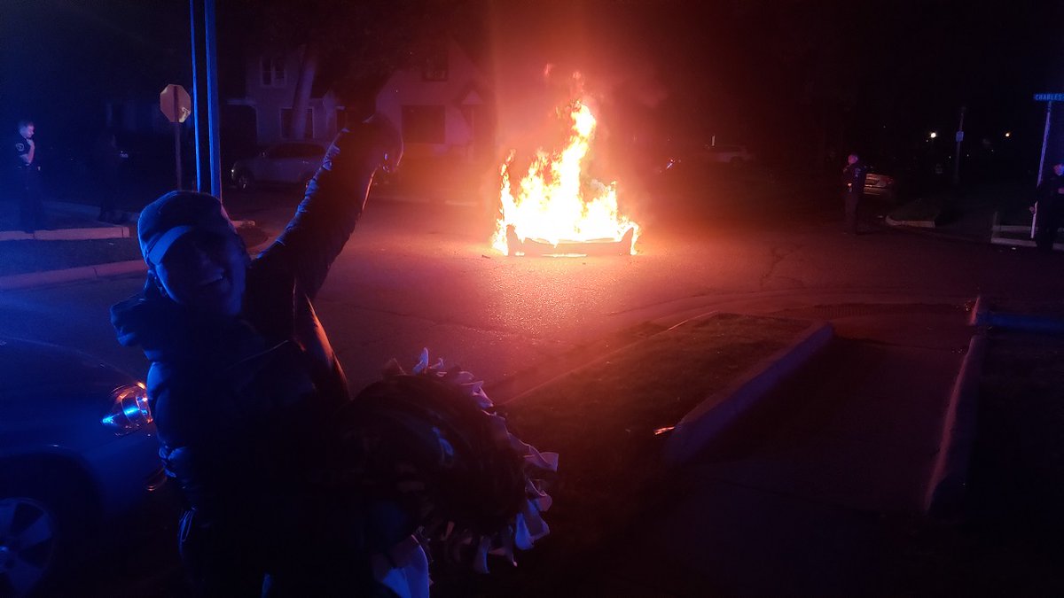 MSUDersh's tweet photo. Never change, East Lansing #GoGreen #GoWhite #CouchFire https://t.co/392SAaLm3K