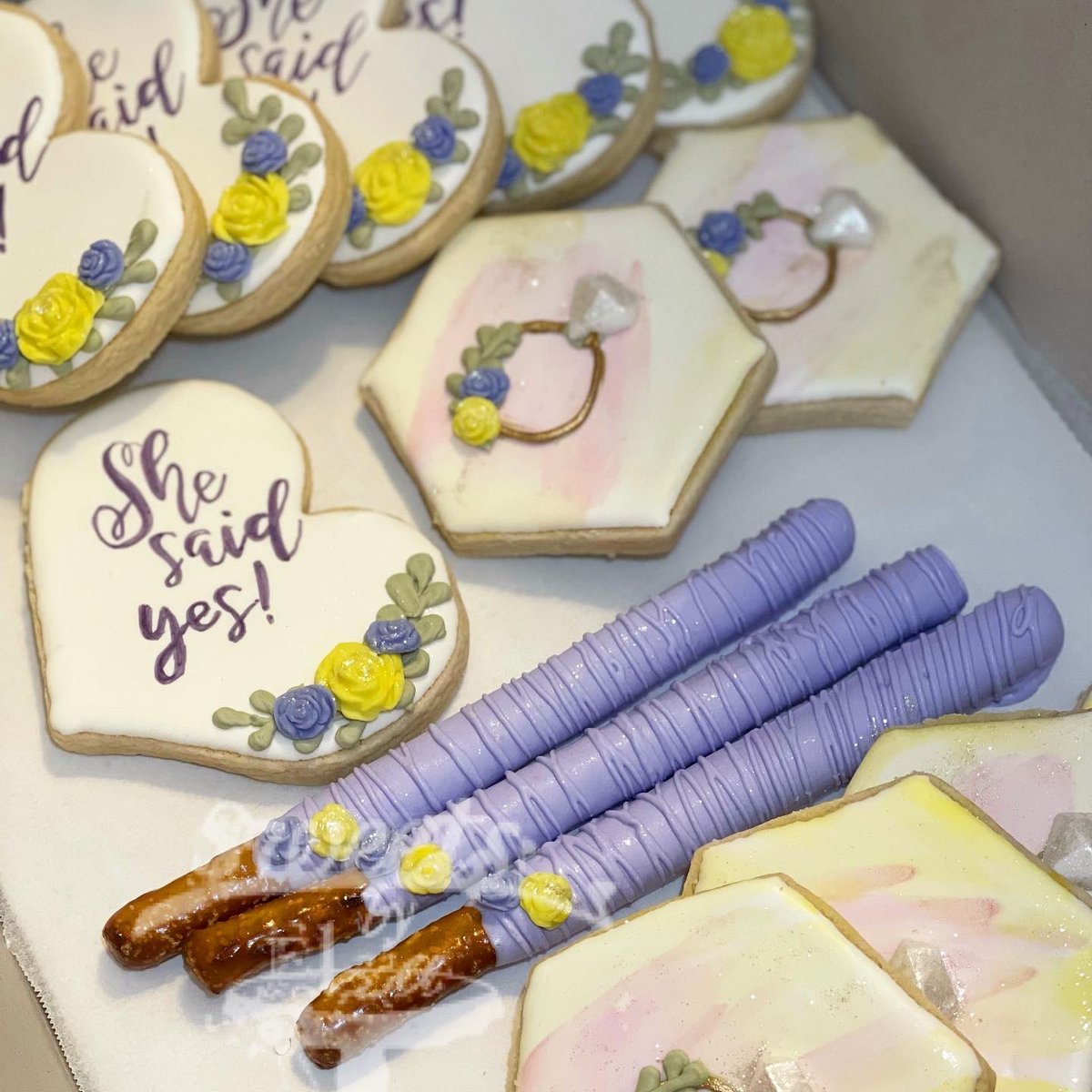 sweetsbyelsa's tweet photo. #bridalshower #bridalcookies #shesaidyes #love #bride #cookies #cupcakes #pretzels #yummy #oc #buenapark #sugarbellecutters https://t.co/2craT8KpZI
