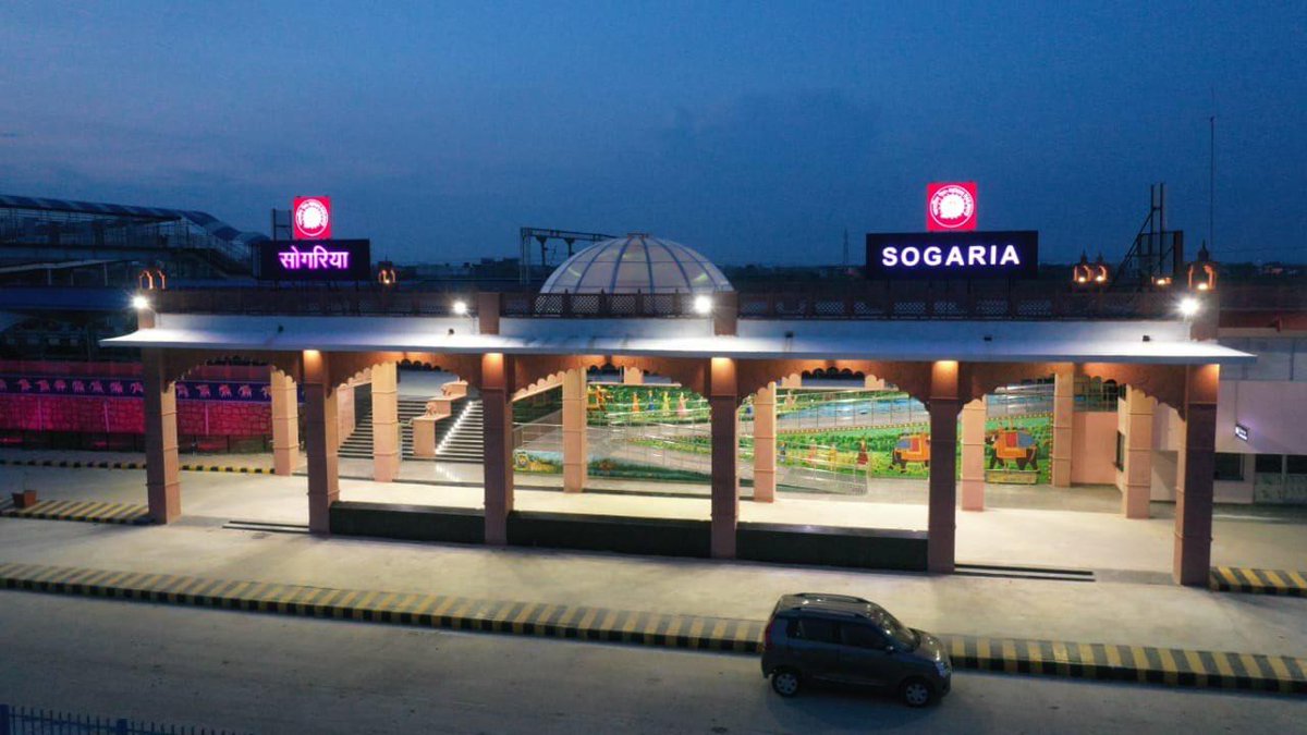 AshwiniVaishnaw's tweet photo. नया भारत रो नयो स्टेशन।

Newly developed satellite coaching station of Kota.

#TransformingIndia https://t.co/t1ButuTeoa