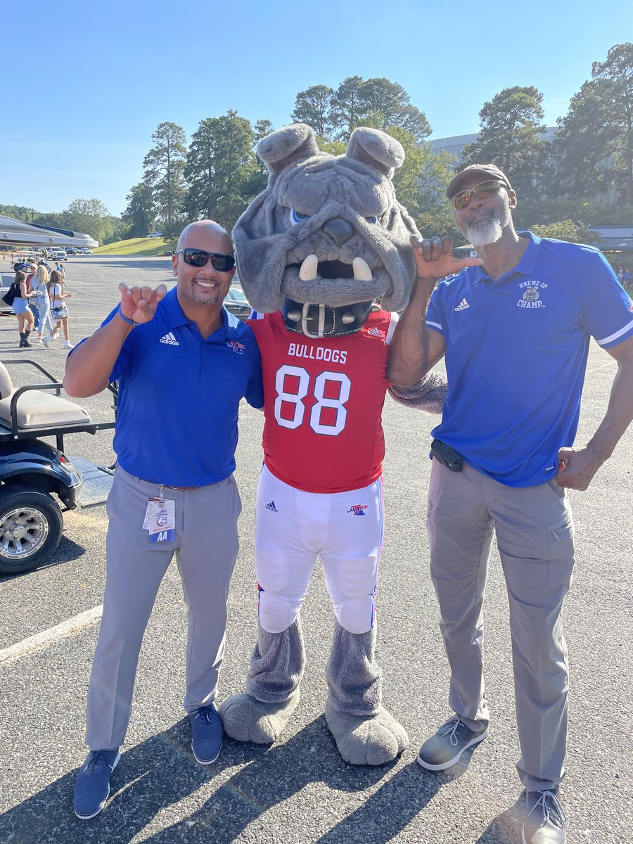 EWOOD_AD's tweet photo. Great to spend some time with @TheDeliverer_32 &amp; @champ_latech today! #GoDogs🔵🔴 https://t.co/jAkoQjlt2I