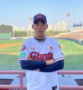rbrbszsz's tweet photo. [#SUZYMENTIONED] Professional baseball player Lotte Kim Jin-wook said, "I'm a longtime fan of singer Suzy," and chose Suzy's 'Don't Forget Me' as his favourite song. 

#배수지 #수지 #SUZY #BaeSuzy https://t.co/dKIeqFthKP