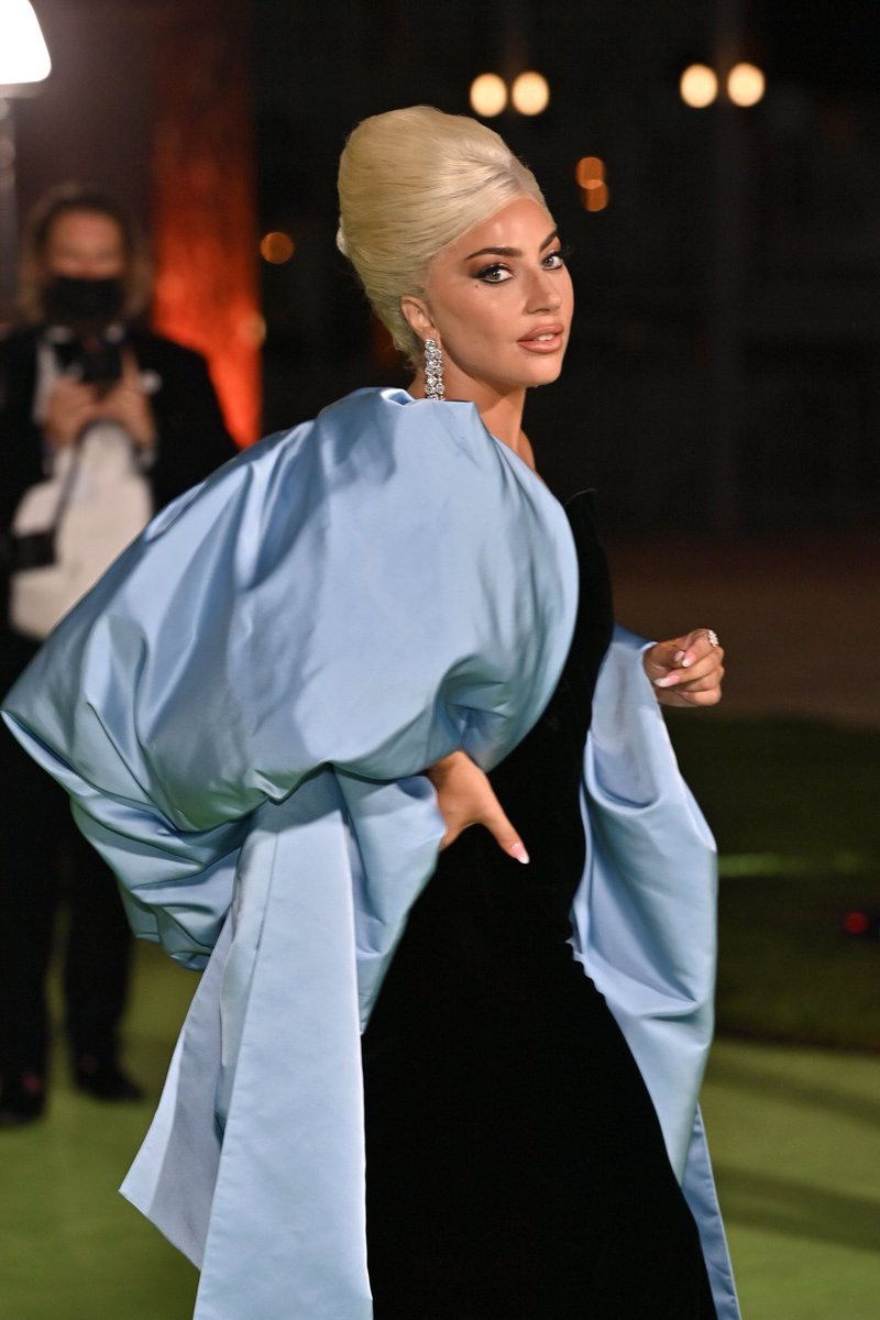 LGS_Oficial's tweet photo. #FOTOS Lady Gaga esta noche en la gala de inauguración del  Museo de la Academia del Cine de Los Ángeles. Este abrirá sus puertas al publico el próximo 30 de septiembre https://t.co/W6WIjkvIsb