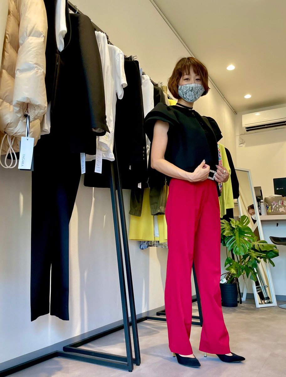machiko_orpheus's tweet photo. 先日お伺いさせて頂いた #TAGARA さん♪等々力にあるお洋服屋さんです。素材の良さはもちろん縫製も丁寧でシルエットが素敵✨セミオーダーも出来るんです♪まさに私の理想こ形♪ミシン置いてパーソナルにオシャレを提案できる⭐️
素敵な出会いに感謝です❤️
また遊びにいこ!
東京の方は是非寄ってみてね https://t.co/mqH6ogbFJy