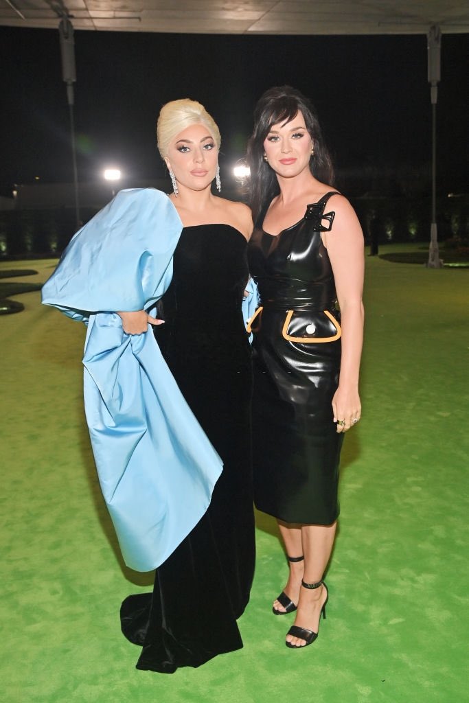 LGS_Oficial's tweet photo. #FOTOS Lady Gaga junto a Katy Perry esta noche en la gala de inauguración del  Museo de la Academia del Cine de Los Ángeles. https://t.co/Zgie7bjnak