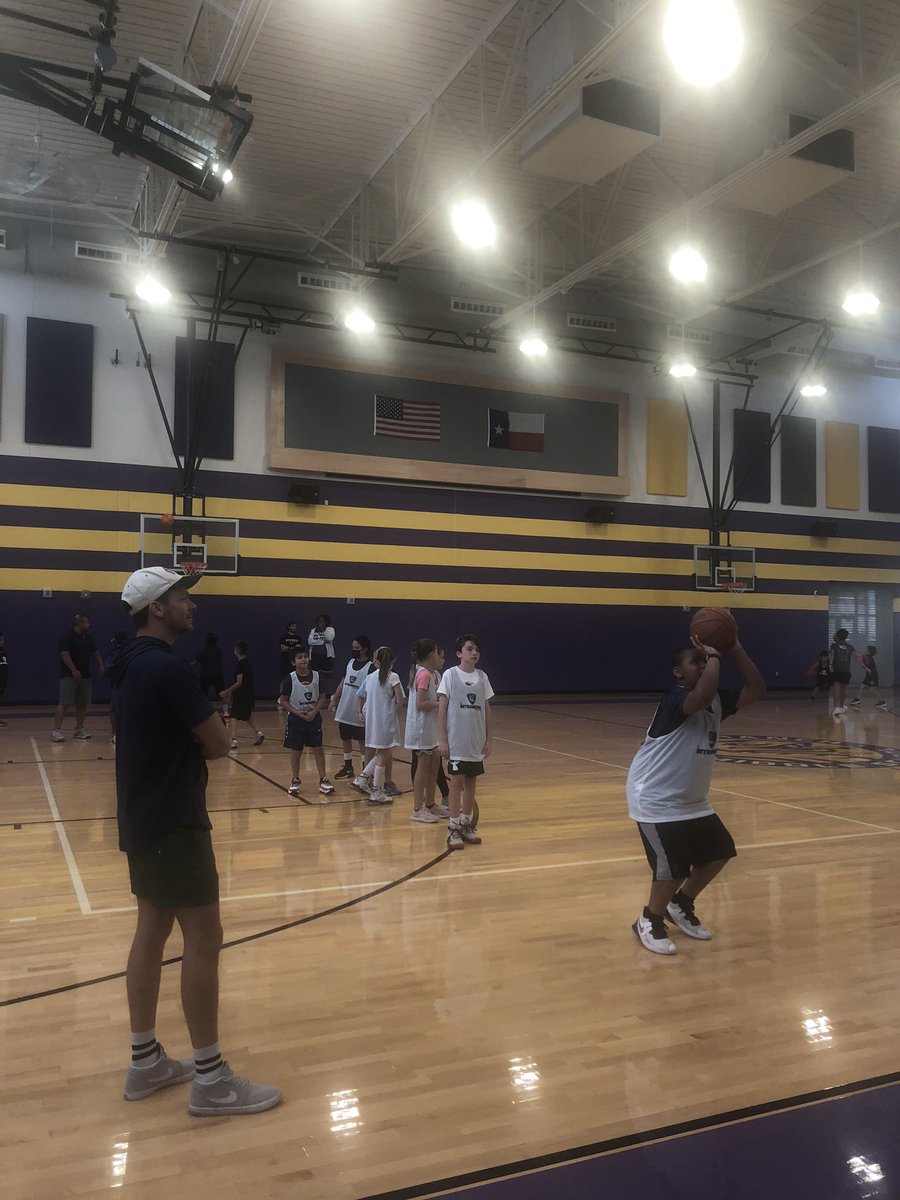 jugatza's tweet photo. Fair Day Weekend hoops! Kinder Ranch Cowboys getting it done! And the fans are loving it! #cisdintramural @ComalFIT @ComalPhysED https://t.co/LJPL9Ds8lH