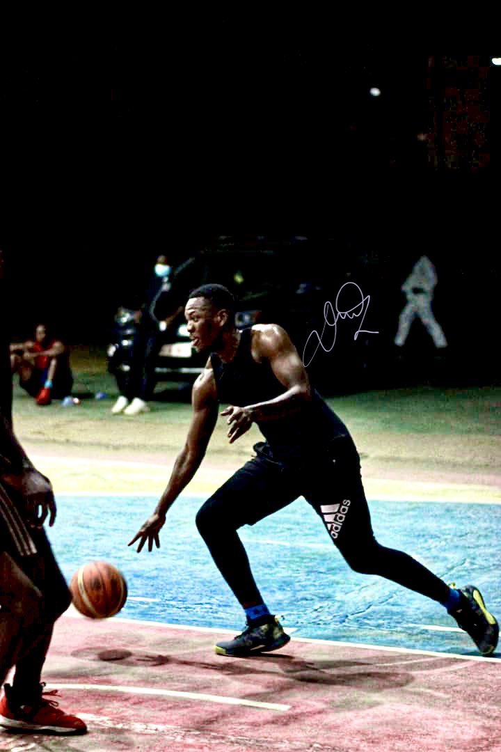 DanielLaryea3's tweet photo. …yes… I play #basketball 😒. #RefereeLife #FridayNightBalling 🏀 🏀🏀🔥🔥#BoakyiPhoto #MakeUpProfessionals https://t.co/giHsNb7EIb