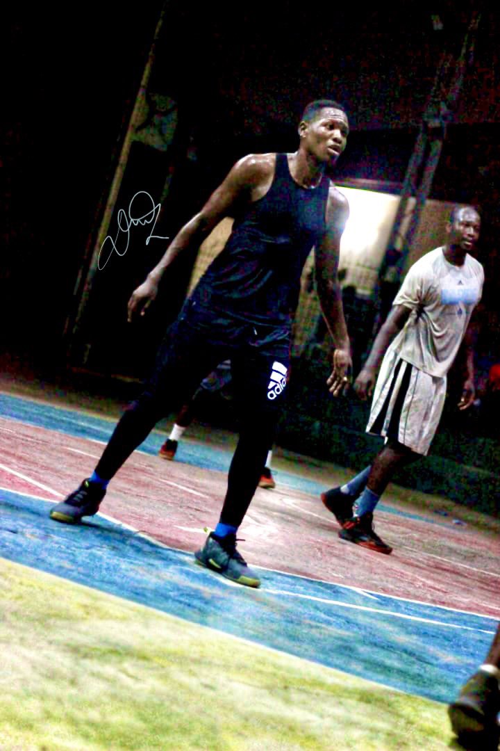 DanielLaryea3's tweet photo. …yes… I play #basketball 😒. #RefereeLife #FridayNightBalling 🏀 🏀🏀🔥🔥#BoakyiPhoto #MakeUpProfessionals https://t.co/giHsNb7EIb