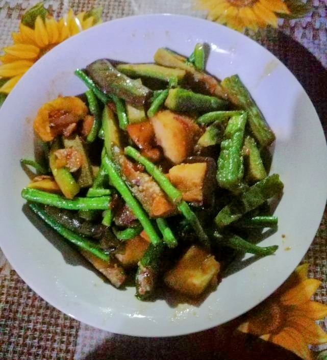 Our healthy Filipino vegetable dish for today is called 'pinakbet'. This recipe is a variation of the Ilocano people in Philippines.
#pinakbet #vegetables #filipinocuisine #Philippines #IOP