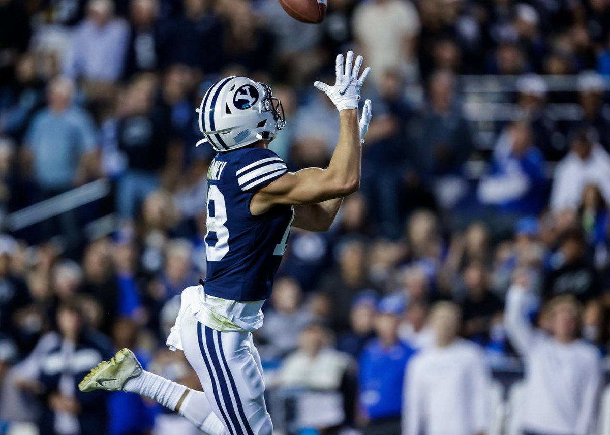 BenCriddleShow's tweet photo. Gunner Romney through 3 quarters of play:
4 rec 113 yds (Avg 28.3, Long 49), 1 TD
#BYU #BYUFootball #ESPN960 #GoCougs #BYUvsUSF
#GunnerRomney https://t.co/T0L4OftCLe