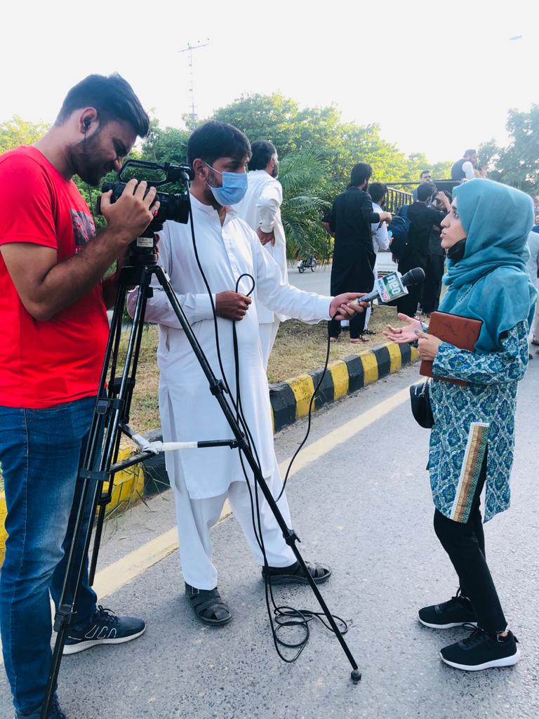 ShahzadMustfvi's tweet photo. In a society where the young generation is aware of the abuses that are happening to them and is aware of taking the right, incompetent rulers do not rule quickly.
  And you guys are there, I feel like I'm there
@ImranKhanPTI
@IrfaanYousaf
@ShahzadMustfvi
#MdcatStudentsAtDChowk https://t.co/wMMNGZIQao