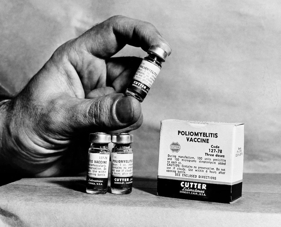 MarkPilongo16's tweet photo. From the star of hope of the United States, the polio vaccine containing the live virus has become a disaster, causing tens of thousands of people to become ill or die. https://t.co/BK5v0dUjP8