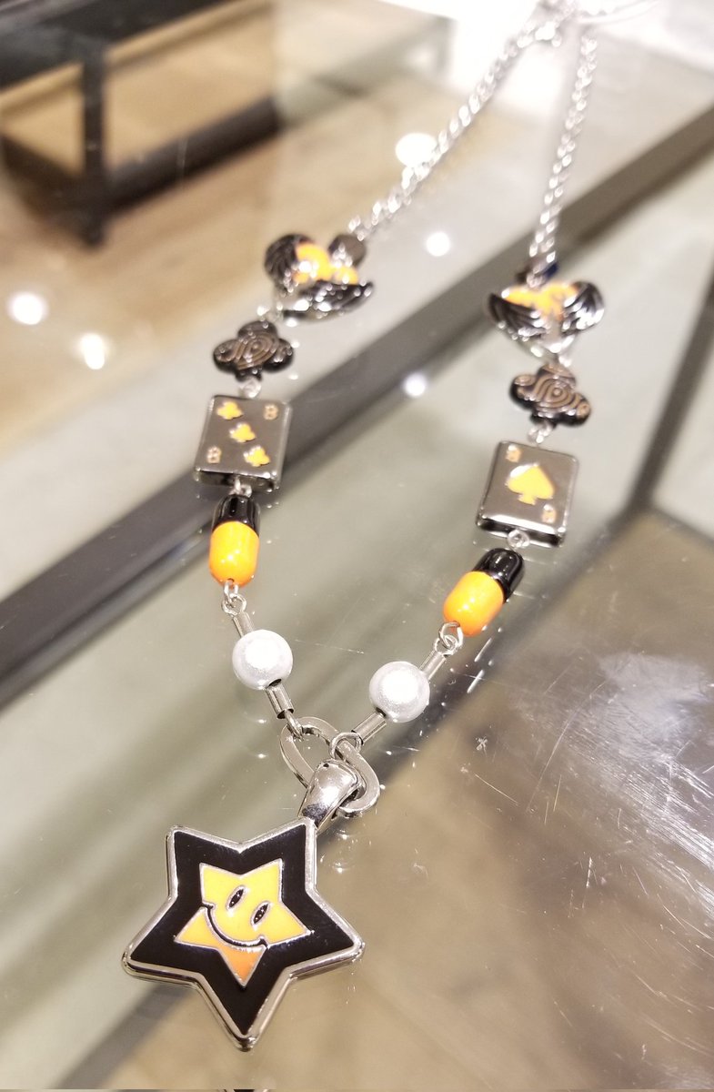 civarize5's tweet photo. MAISON  EMERALDよりネックレスが入荷しました！
POPで可愛いデザインとなってます💁✨
コーディネートのアクセントに是非😊

#韓国ファッション #ストリート #ユニセックス #MAISONEMERALD #仙台 #仙台フォーラス https://t.co/U5x8vkkTkI