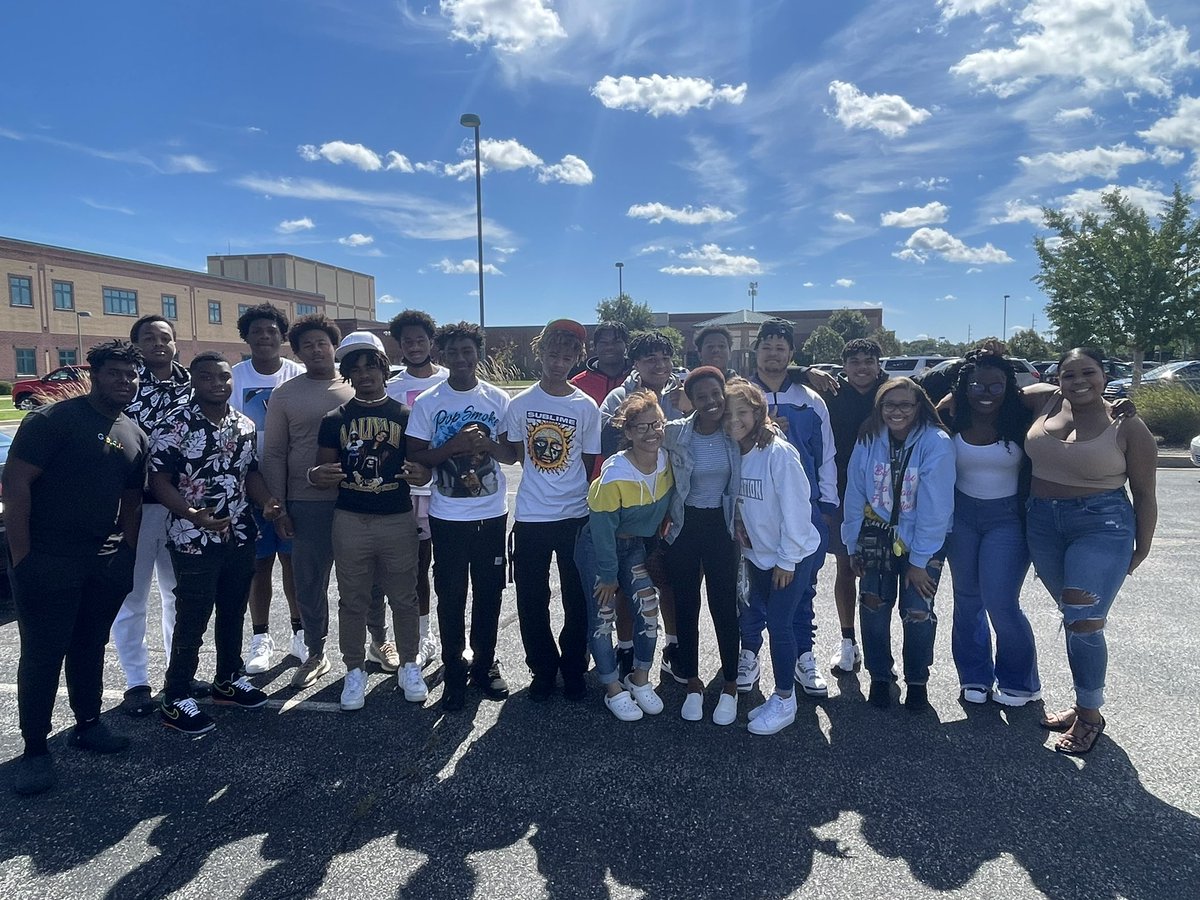 DrAwwillis's tweet photo. First group outing for the upperclassmen of Avon Men of Purpose and Black Women Speak to the Circle City Classic! We even got to speak with the Athletic Director of @KyStateU. More to come for these up and coming groups at AHS. #blackexcellence #WeLoveOurHBCU https://t.co/Fe1VSBe5j8