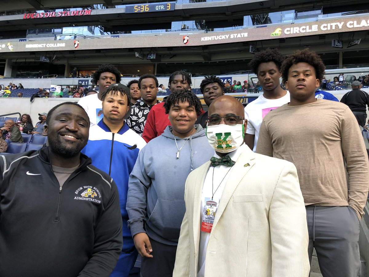 DrAwwillis's tweet photo. First group outing for the upperclassmen of Avon Men of Purpose and Black Women Speak to the Circle City Classic! We even got to speak with the Athletic Director of @KyStateU. More to come for these up and coming groups at AHS. #blackexcellence #WeLoveOurHBCU https://t.co/Fe1VSBe5j8
