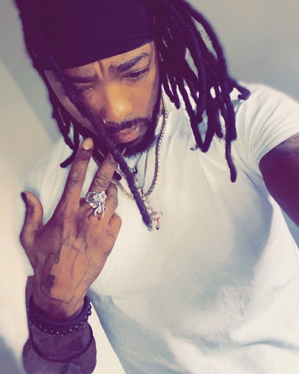 Snake2BENJi's tweet photo. To know where u going u gotta know where u been 💔

Mask &amp; Capes  soon😈
🐍🥀🖤🥀🌙

#darkvibes4ever #trippy #vibes #explorepage✨ #explorepage #heathens #rxkkstrs #rockstars  #hrparty #newmusic #photooftheday #blackhearted🖤 https://t.co/44OzwSdHKV